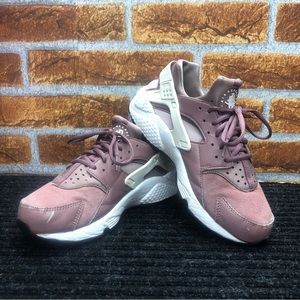 Nike Air Huarache Run (Smokey Mauve/White) Women's Size 8.5 Shoes - 634835-203.